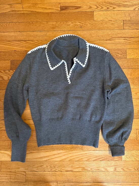 Commense Sweaters - Commense Gray V-Neck Sweater with White Trim Collar